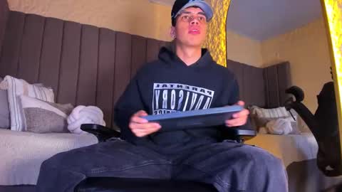 BENJAMIN online show from December 19, 3:03 am