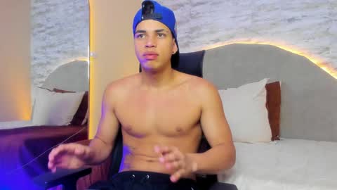 Snapshot of benjamin_more chatting on December 6, 1:55 pm BENJAMIN online show from December 6, 1:55 pm