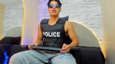 Snapshot of benjamin_more chatting on January 4, 2:14 pm BENJAMIN online show from January 4, 2:14 pm