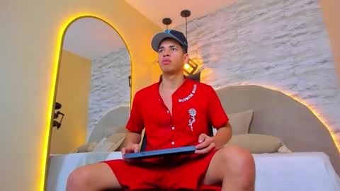 BENJAMIN online show from November 18, 2:54 pm