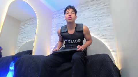 Snapshot of benjamin_more chatting on December 20, 3:00 pm BENJAMIN online show from December 20, 3:00 pm