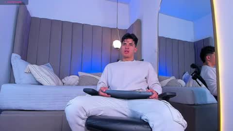 BENJAMIN online show from May 17, 3:36 am