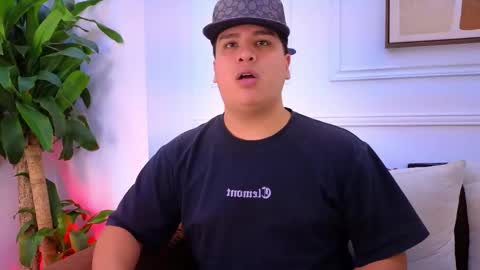 bennett_alejoo online show from May 9, 6:31 pm