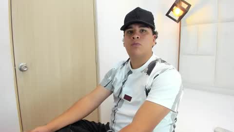 Snapshot of bennett_alejoo chatting on September 17, 5:14 pm bennett_alejoo online show from September 17, 5:14 pm