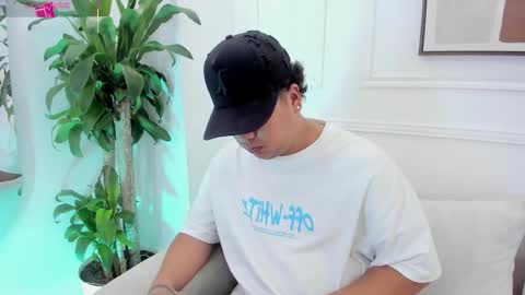 Snapshot of bennett_alejoo chatting on September 24, 6:39 pm bennett_alejoo online show from September 24, 6:39 pm