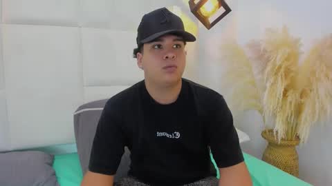 Snapshot of bennett_alejoo chatting on September 22, 11:04 pm bennett_alejoo online show from September 22, 11:04 pm