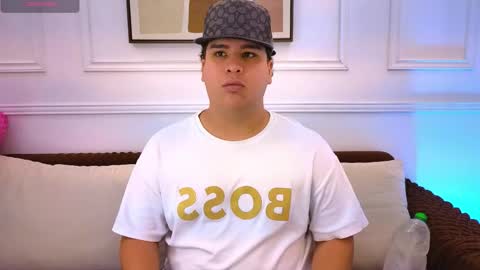 bennett_alejoo online show from May 18, 6:34 pm
