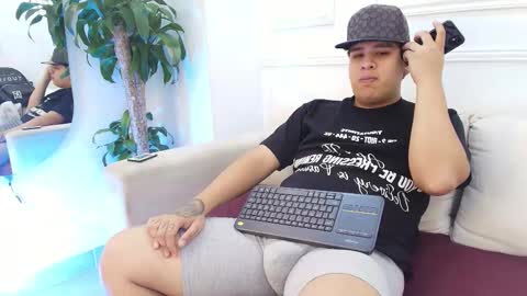 Snapshot of bennett_alejoo chatting on October 8, 7:07 pm bennett_alejoo online show from October 8, 7:07 pm