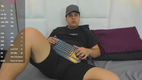 Snapshot of bennett_alejoo chatting on September 9, 7:13 pm bennett_alejoo online show from September 9, 7:13 pm