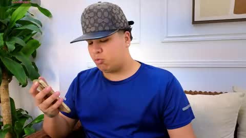 bennett_alejoo online show from May 1, 9:28 pm