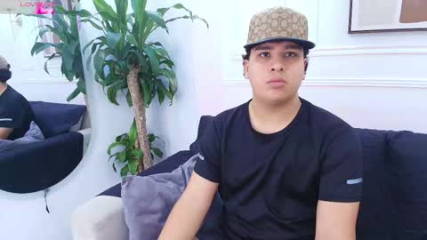 Snapshot of bennett_alejoo chatting on October 6, 6:45 pm bennett_alejoo online show from October 6, 6:45 pm