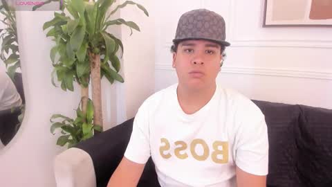 Snapshot of bennett_alejoo chatting on September 21, 5:02 pm bennett_alejoo online show from September 21, 5:02 pm