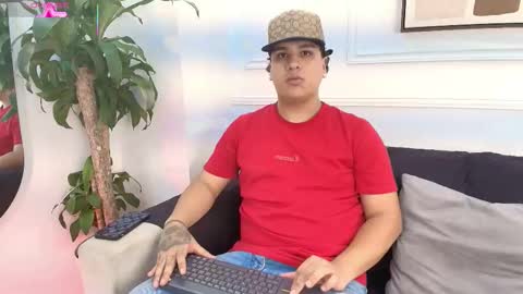 Snapshot of bennett_alejoo chatting on October 5, 6:23 pm bennett_alejoo online show from October 5, 6:23 pm