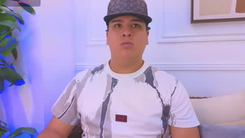 bennett_alejoo online show from April 29, 6:58 pm