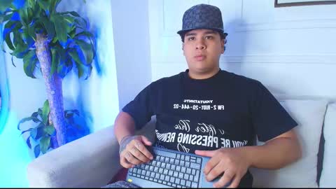 Snapshot of bennett_alejoo chatting on October 9, 7:19 pm bennett_alejoo online show from October 9, 7:19 pm