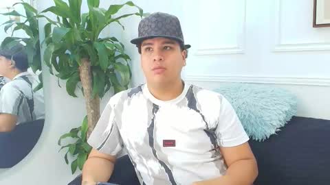 Snapshot of bennett_alejoo chatting on October 11, 7:40 pm bennett_alejoo online show from October 11, 7:40 pm