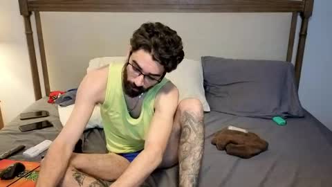 benny_boy95 online show from April 11, 2:41 am