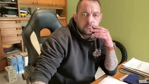 benochau online show from March 30, 2:51 pm