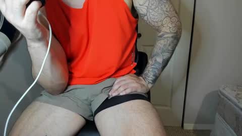 Snapshot of benthebodybuilder chatting on October 2, 2:15 am Ben Braxton online show from October 2, 2:15 am