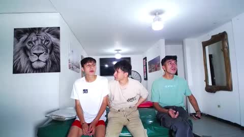 Snapshot of benz_boys chatting on October 11, 12:53 pm benz boys online show from October 11, 12:53 pm