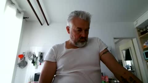 Snapshot of berg_boy chatting on October 16, 10:34 am Martin online show from October 16, 10:34 am