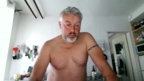 Snapshot of berg_boy chatting on October 12, 7:02 am Martin online show from October 12, 7:02 am