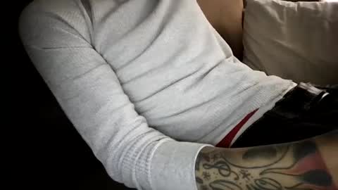 Snapshot of bertdollaz757 chatting on February 8, 7:49 pm ToxicPipe757 online show from February 8, 7:49 pm