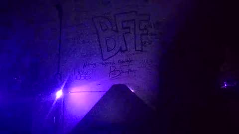 BigFreakyFreaky online show from December 8, 4:35 am