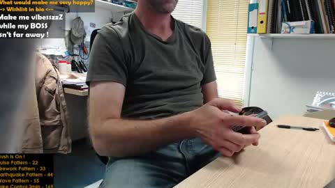 Snapshot of bi_french69 chatting on December 2, 2:50 pm My name is David and if you like public exhibitions you wont be disappointed with me LoL - My favorite vibes is 44 online show from December 2, 2:50 pm