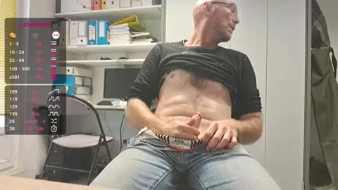 Snapshot of bi_french69 chatting on October 8, 3:16 pm My name is David and if you like public exhibitions you wont be disappointed with me LoL - My favorite vibes is 44 online show from October 8, 3:16 pm