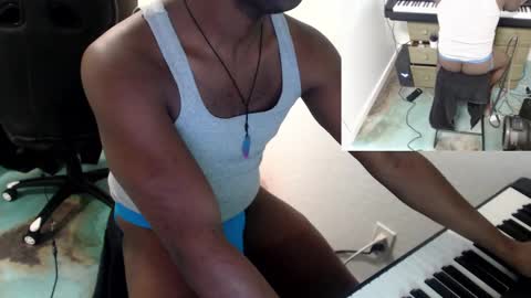 Snapshot of bicepsandfrot chatting on February 28, 10:52 am BicepsandFrot online show from February 28, 10:52 am