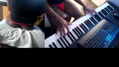 Snapshot of bicepsandfrot chatting on February 14, 9:03 am BicepsandFrot online show from February 14, 9:03 am