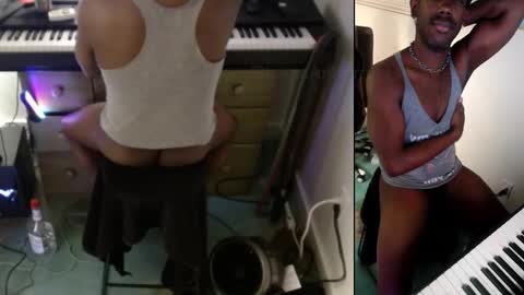 Snapshot of bicepsandfrot chatting on February 26, 10:58 am BicepsandFrot online show from February 26, 10:58 am