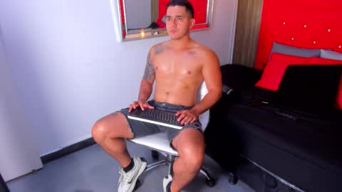 Tylerr online show from October 20, 8:24 pm