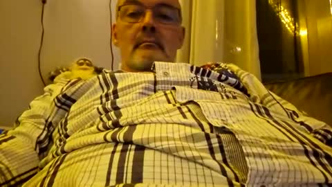 Snapshot of bigbibear88 chatting on December 8, 7:32 pm bigbibear88 online show from December 8, 7:32 pm