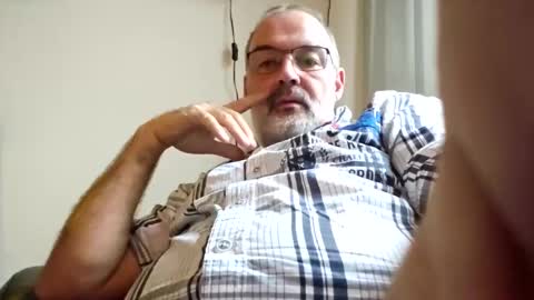 Snapshot of bigbibear88 chatting on December 15, 1:43 pm bigbibear88 online show from December 15, 1:43 pm