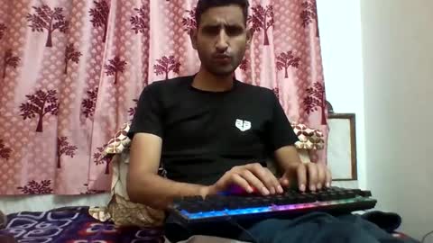 Snapshot of bigcockboy2580 chatting on December 24, 7:11 pm akash online show from December 24, 7:11 pm