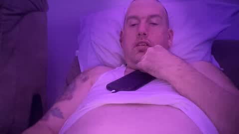 Snapshot of bigcocksuckingslut chatting on December 6, 1:40 am bigcocksuckingslut online show from December 6, 1:40 am