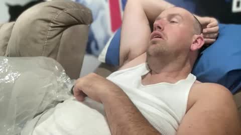 Snapshot of bigcocksuckingslut chatting on October 28, 1:30 am bigcocksuckingslut online show from October 28, 1:30 am