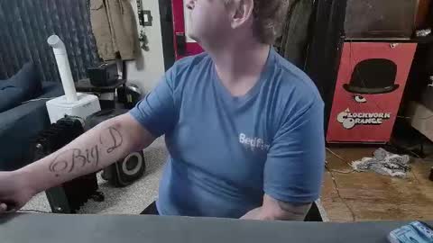 Darryl online show from April 21, 1:30 am