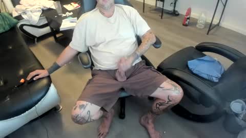Snapshot of bigdickpiercedtattoos chatting on September 11, 11:48 pm bigdickpiercedtattoos online show from September 11, 11:48 pm