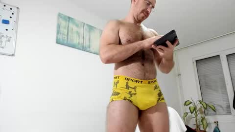 Snapshot of bigdudex chatting on October 10, 6:35 pm bigdudex online show from October 10, 6:35 pm