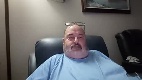 bigfuzzyteddybear online show from December 3, 5:02 am