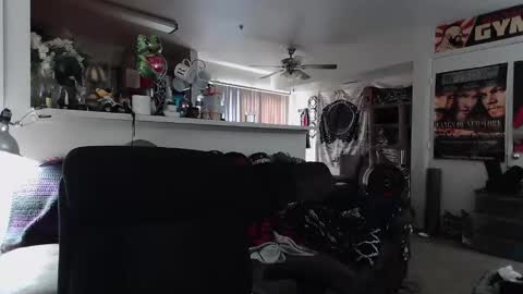 biggerisbetter21 online show from March 14, 8:38 pm