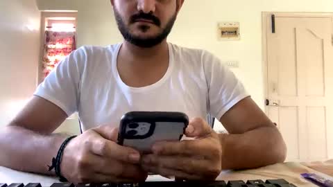 bighandsomesatisfy online show from January 3, 8:00 am