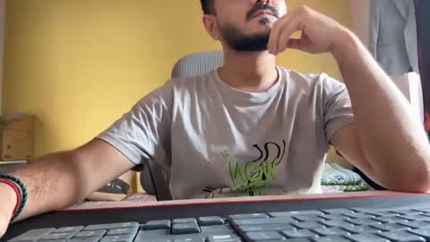 bighandsomesatisfy online show from April 11, 11:14 am