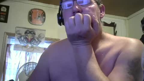 Snapshot of bigjohn41000 chatting on October 13, 9:32 pm bigjohn41000 online show from October 13, 9:32 pm