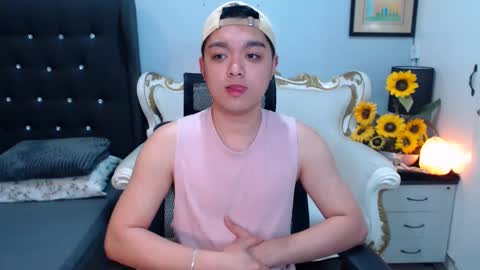 Snapshot of bigshowforyouxx chatting on February 22, 7:23 am Jay online show from February 22, 7:23 am