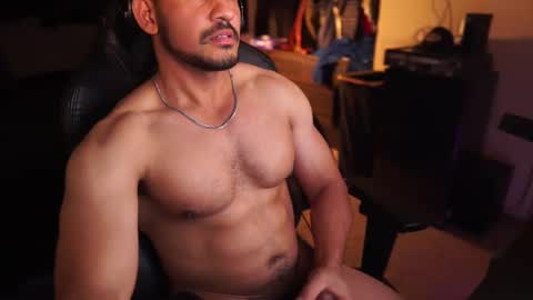 Snapshot of bigzz1 chatting on December 21, 10:06 am Valleyguy818 online show from December 21, 10:06 am