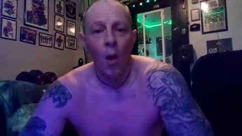 billygunn13 online show from February 1, 1:26 am